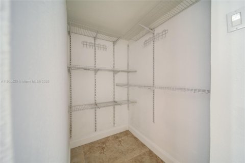 Condo in Sunny Isles Beach, Florida, 2 bedrooms  № 1953460 - photo 12
