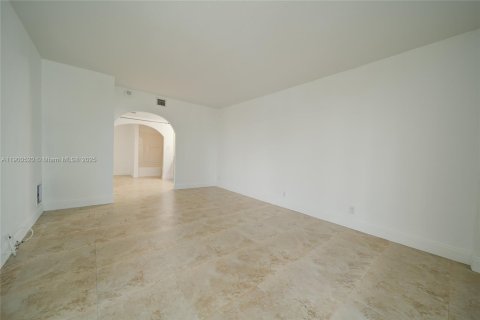Condo in Sunny Isles Beach, Florida, 2 bedrooms  № 1953460 - photo 11