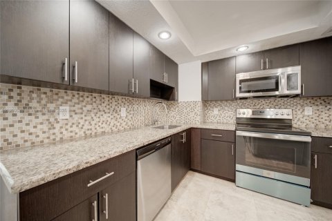 Condo in Sunny Isles Beach, Florida, 2 bedrooms  № 1953460 - photo 24