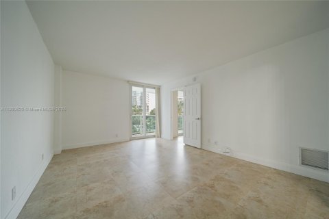 Condo in Sunny Isles Beach, Florida, 2 bedrooms  № 1953460 - photo 9