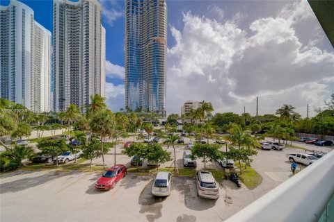 Condo in Sunny Isles Beach, Florida, 2 bedrooms  № 1953460 - photo 30