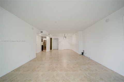 Condo in Sunny Isles Beach, Florida, 2 bedrooms  № 1953460 - photo 6