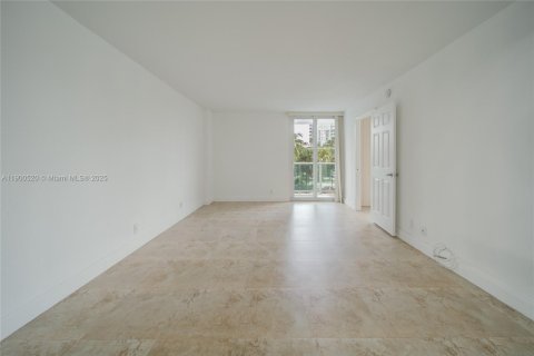 Condo in Sunny Isles Beach, Florida, 2 bedrooms  № 1953460 - photo 7