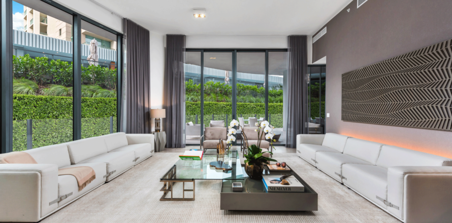 Apartment in PARK GROVE in Miami, Florida 2 bedrooms, 182 sq.m. № 38795