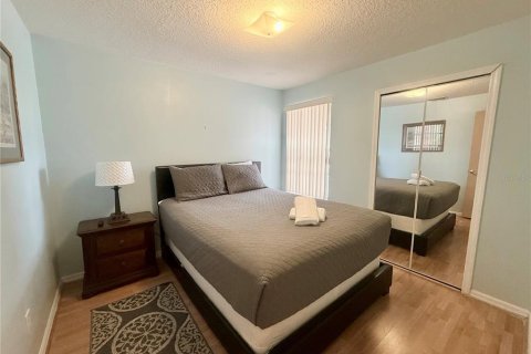 Condo in Kissimmee, Florida, 3 bedrooms  № 2376630 - photo 16