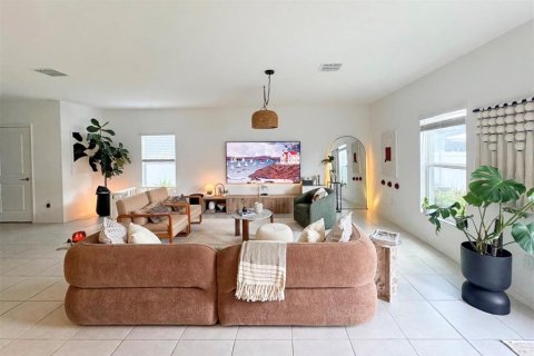 Casa en venta en Zephyrhills, Florida, 5 dormitorios, 205.96 m2 № 2316880 - foto 5