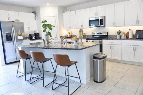 Casa en venta en Zephyrhills, Florida, 5 dormitorios, 205.96 m2 № 2316880 - foto 8
