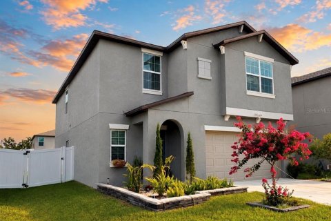 Casa en venta en Zephyrhills, Florida, 5 dormitorios, 205.96 m2 № 2316880 - foto 2