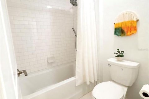 Casa en venta en Zephyrhills, Florida, 5 dormitorios, 205.96 m2 № 2316880 - foto 30