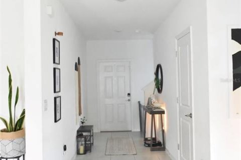 Casa en venta en Zephyrhills, Florida, 5 dormitorios, 205.96 m2 № 2316880 - foto 11