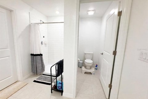 Casa en venta en Zephyrhills, Florida, 5 dormitorios, 205.96 m2 № 2316880 - foto 22