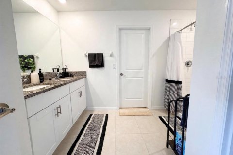 Casa en venta en Zephyrhills, Florida, 5 dormitorios, 205.96 m2 № 2316880 - foto 20