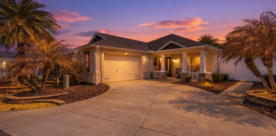 Villa ou maison à The Villages, Floride 3 chambres, 155.52 m2 № 2101648