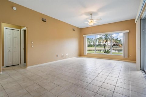 Casa en venta en Trinity, Florida, 3 dormitorios, 222.41 m2 № 1914714 - foto 11