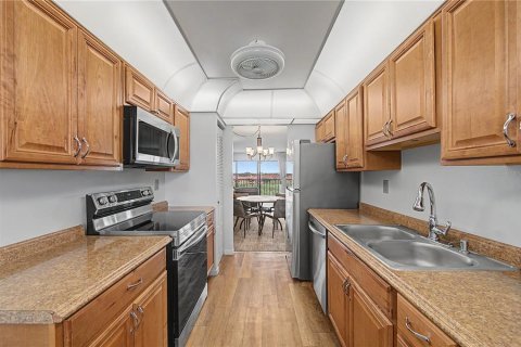 Condo in Clearwater, Florida, 2 bedrooms  № 2211335 - photo 7