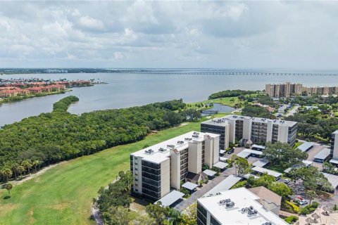 Condo in Clearwater, Florida, 2 bedrooms  № 2211335 - photo 4