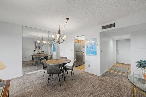 Condo in Clearwater, Florida, 2 bedrooms  № 2211335 - photo 11