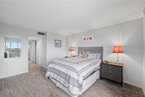 Condo in Clearwater, Florida, 2 bedrooms  № 2211335 - photo 21
