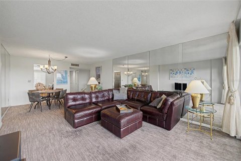Condo in Clearwater, Florida, 2 bedrooms  № 2211335 - photo 17