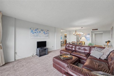 Condo in Clearwater, Florida, 2 bedrooms  № 2211335 - photo 16
