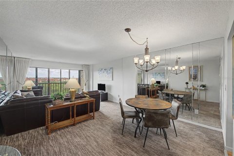 Condo in Clearwater, Florida, 2 bedrooms  № 2211335 - photo 14