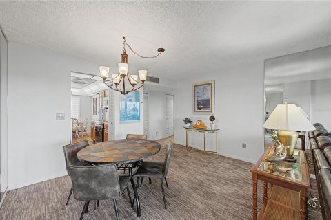 Condo in Clearwater, Florida, 2 bedrooms  № 2211335 - photo 10
