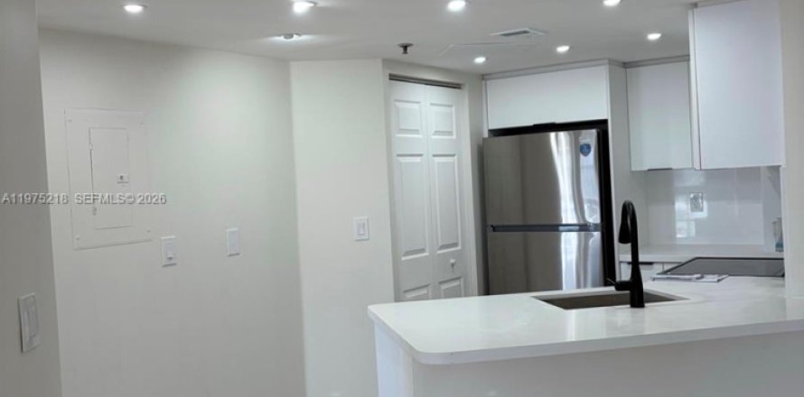 Condo in Miami, Florida, 1 bedroom  № 2043108