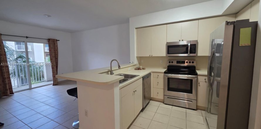 Кондоминиум с 2 спальнями в Катлер-Бей, Флорида № 1972944