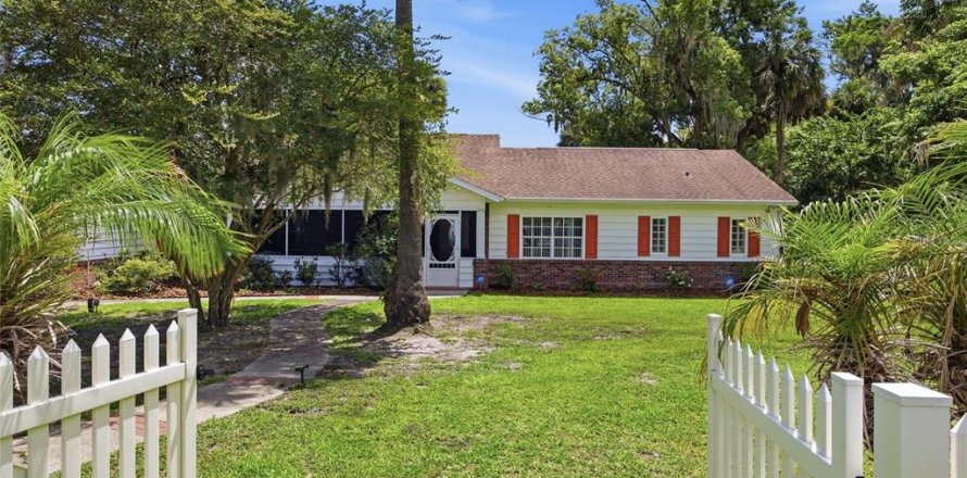 Casa en Leesburg, Florida 3 dormitorios, 256.87 m2 № 2117949