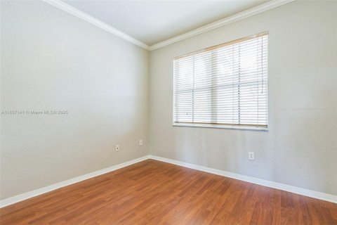 House in Miami, Florida 5 bedrooms, 305.28 sq.m. № 1823726 - photo 30