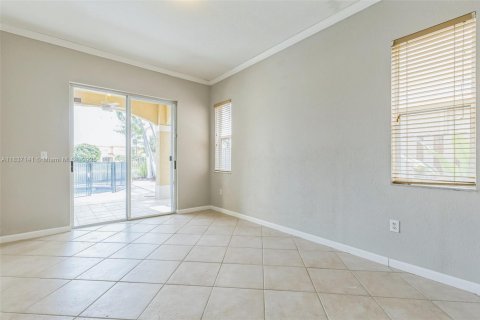 House in Miami, Florida 5 bedrooms, 305.28 sq.m. № 1823726 - photo 27