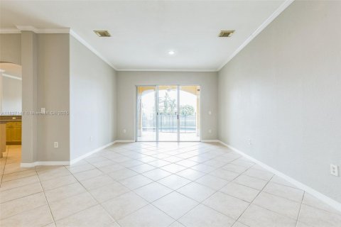 House in Miami, Florida 5 bedrooms, 305.28 sq.m. № 1823726 - photo 22