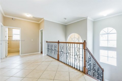 House in Miami, Florida 5 bedrooms, 305.28 sq.m. № 1823726 - photo 18
