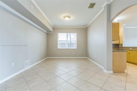 House in Miami, Florida 5 bedrooms, 305.28 sq.m. № 1823726 - photo 20