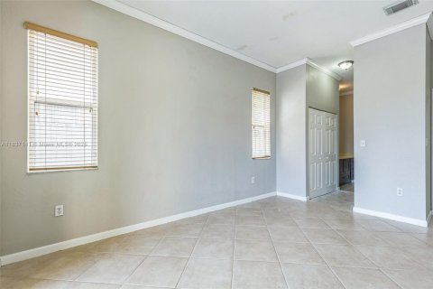 House in Miami, Florida 5 bedrooms, 305.28 sq.m. № 1823726 - photo 28