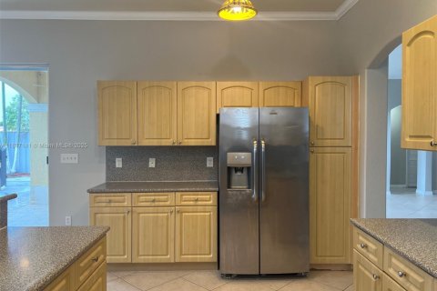 House in Miami, Florida 5 bedrooms, 305.28 sq.m. № 1823726 - photo 3