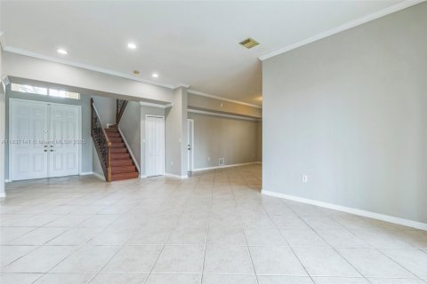 House in Miami, Florida 5 bedrooms, 305.28 sq.m. № 1823726 - photo 17