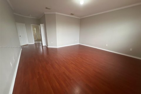House in Miami, Florida 5 bedrooms, 305.28 sq.m. № 1823726 - photo 6