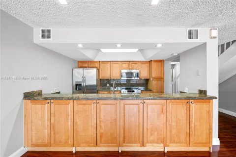 Townhouse in Pembroke Pines, Florida 2 bedrooms, 122.45 sq.m. № 1847671 - photo 9