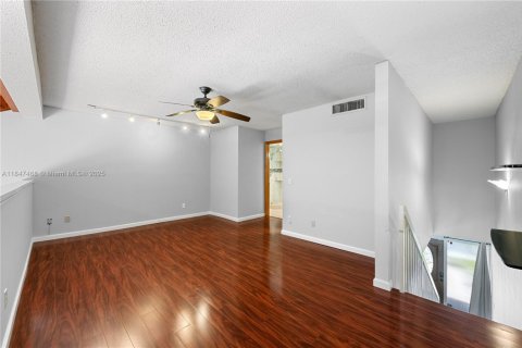 Townhouse in Pembroke Pines, Florida 2 bedrooms, 122.45 sq.m. № 1847671 - photo 22