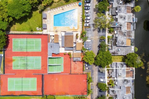 Townhouse in Pembroke Pines, Florida 2 bedrooms, 122.45 sq.m. № 1847671 - photo 5