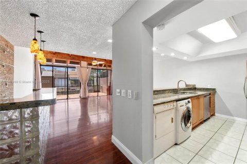 Townhouse in Pembroke Pines, Florida 2 bedrooms, 122.45 sq.m. № 1847671 - photo 8