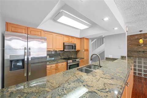 Townhouse in Pembroke Pines, Florida 2 bedrooms, 122.45 sq.m. № 1847671 - photo 11