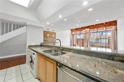 Townhouse in Pembroke Pines, Florida 2 bedrooms, 122.45 sq.m. № 1847671 - photo 10