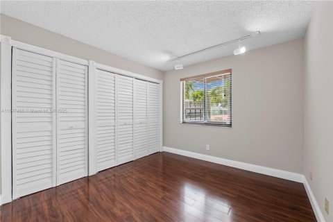 Townhouse in Pembroke Pines, Florida 2 bedrooms, 122.45 sq.m. № 1847671 - photo 18