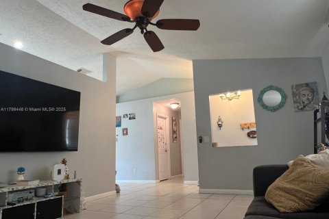 Casa en venta en Port St. Lucie, Florida, 3 dormitorios, 138.52 m2 № 1979386 - foto 13