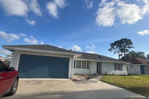 Casa en venta en Port St. Lucie, Florida, 3 dormitorios, 138.52 m2 № 1979386 - foto 1