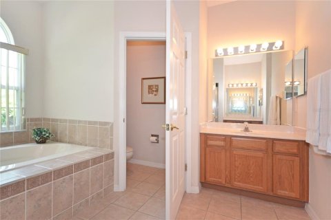 House in Davenport, Florida 5 bedrooms, 242.57 sq.m. № 2400327 - photo 14