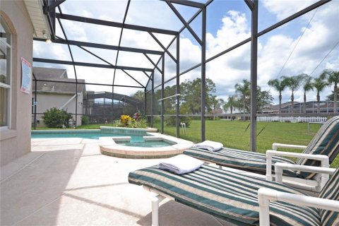 House in Davenport, Florida 5 bedrooms, 242.57 sq.m. № 2400327 - photo 29