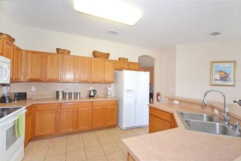 House in Davenport, Florida 5 bedrooms, 242.57 sq.m. № 2400327 - photo 6